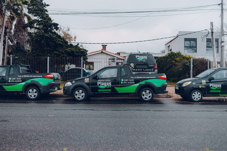 Flota de móviles de Plagas UY — control de plagas en Montevideo y zona
