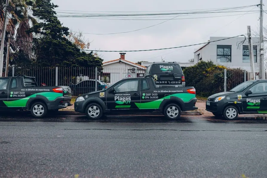 Flota de móviles de Plagas UY — control de plagas en Montevideo y zona